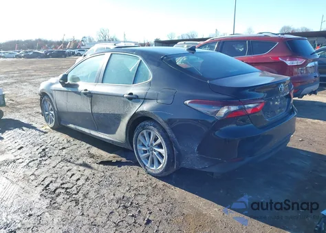 2022 Toyota Camry Le z USA, uszkodzony, nr VIN 4T1C11AKXNU630815